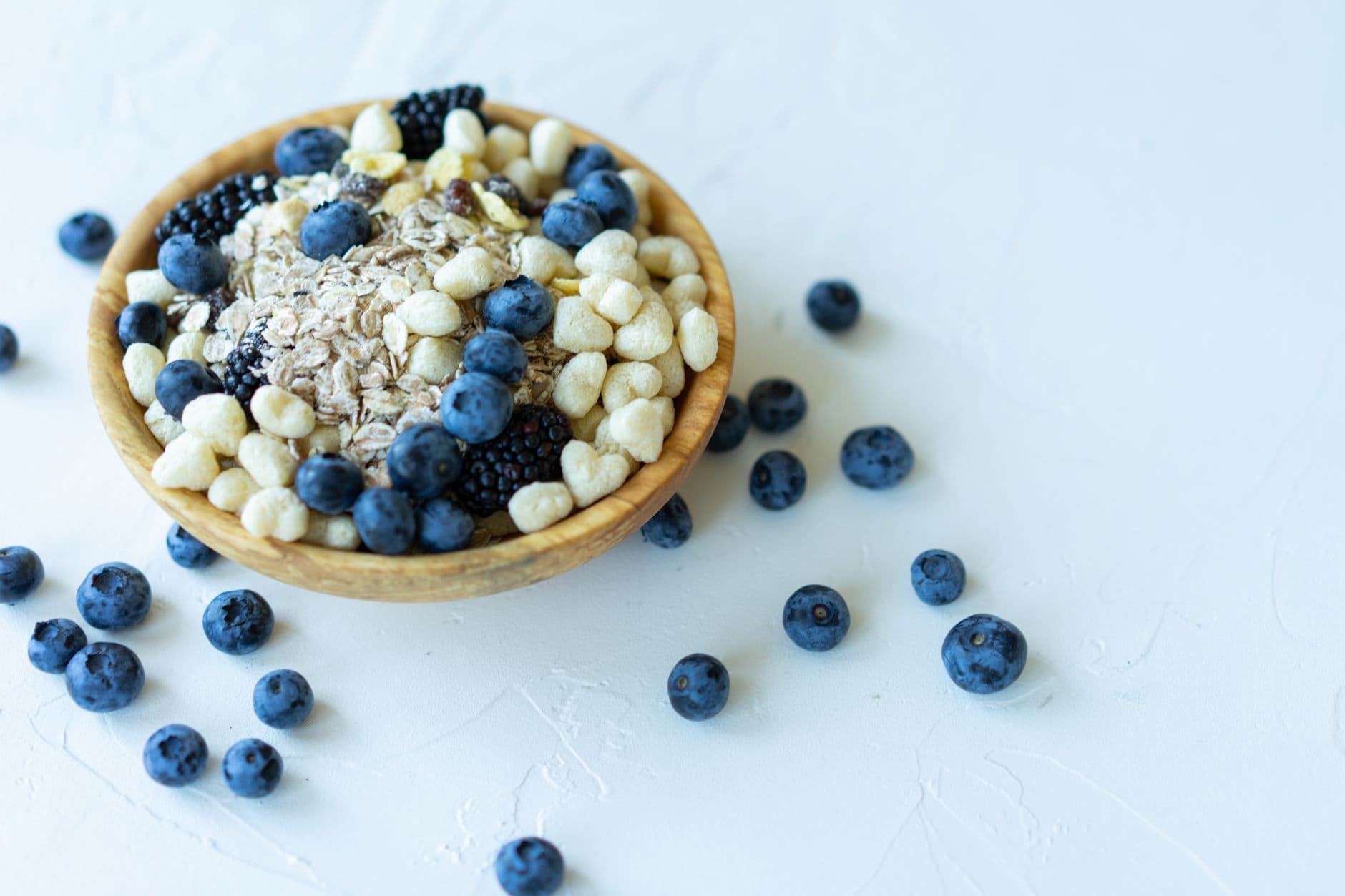 Skyr Berry Power Oats prepared and served as the finished dish