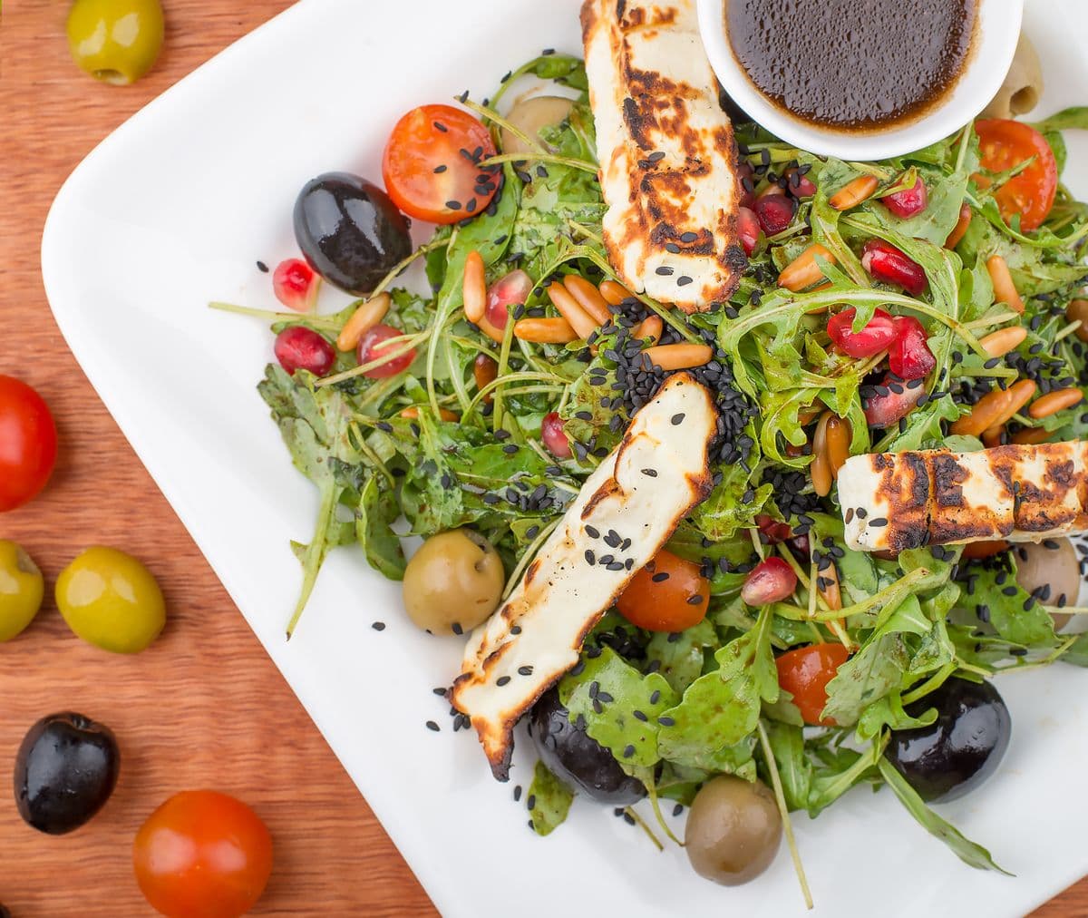 Halloumi and Mediterranean vegetables, as a serving illustration