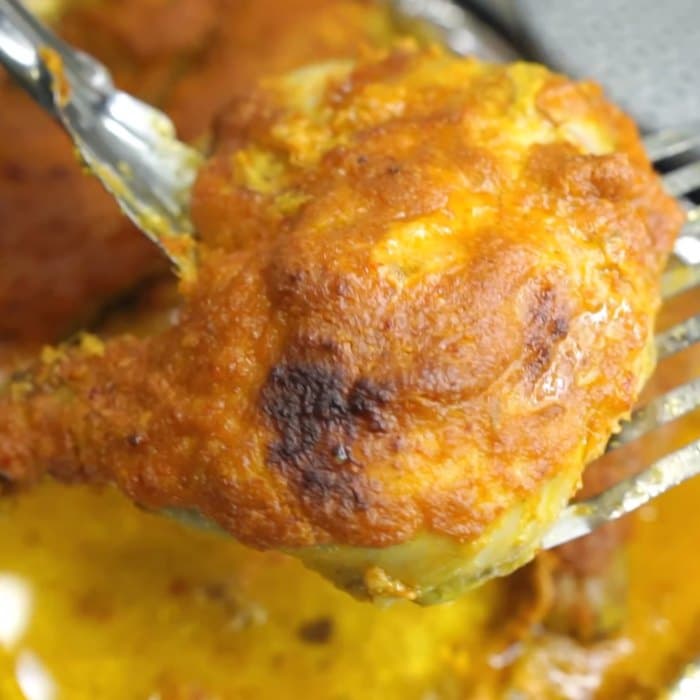 Ayam Percik fertig zubereitet und serviert
