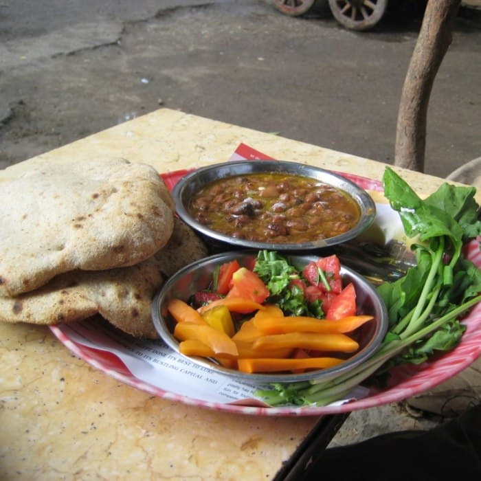 Ful Medames fertig zubereitet und serviert