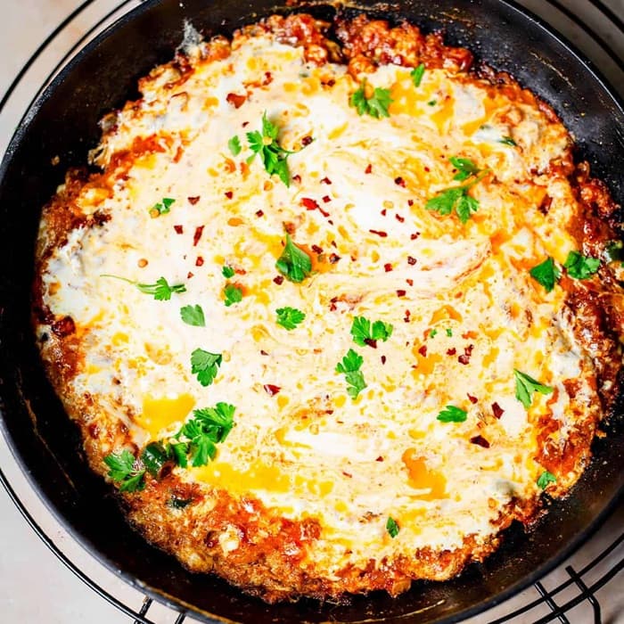Yemeni Lahsa (Elite Shakshuka) prepared and served as the finished dish